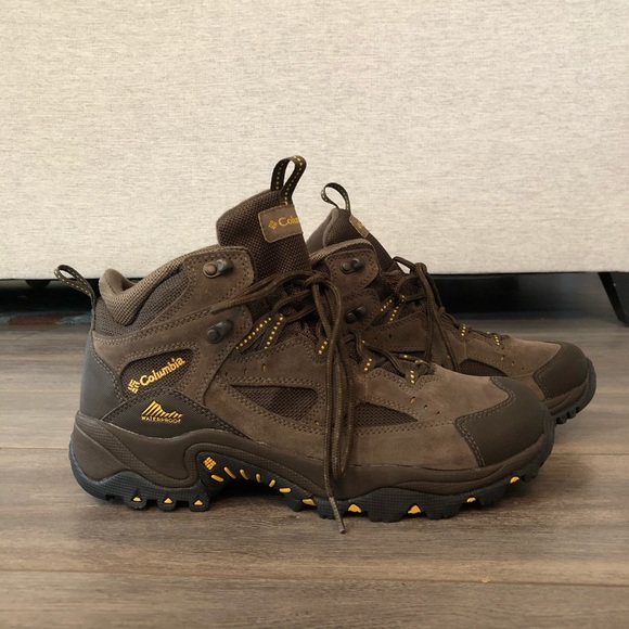 columbia mens hiking boots